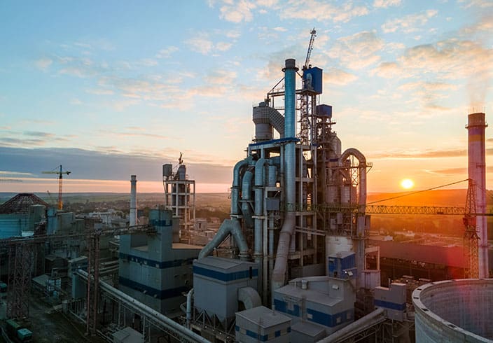 Luftansicht einer Zementfabrik